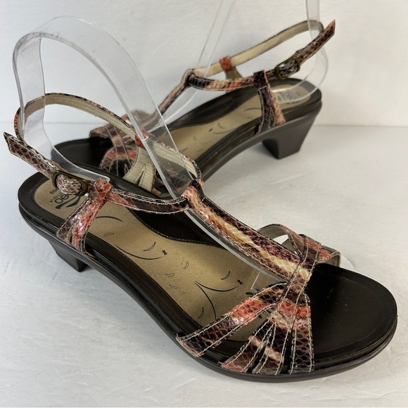 Abeo Women's Brown and Tan Strappy Sandals 9 - Picture 1 of 9